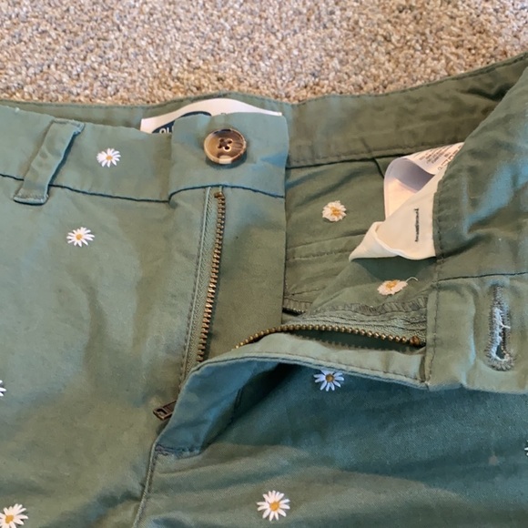 Daisy Patterned Shorts - Picture 4 of 6